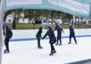 Pista de Hielo del Parque Bustamante, reabre como opción de entretención en vacaciones de invierno