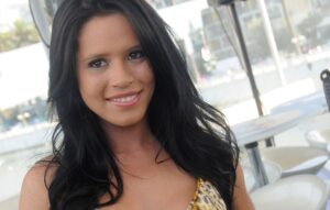 Angie Alvarado: “Menos mal que mi padre me abandonó”