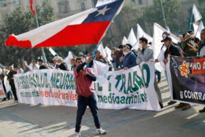 La Moneda llama a la calma por cierre de Ventanas y conflicto con trabajadores amenaza con convertirse en crisis política