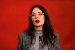 Ministras Camila Vallejo y Antonia Orellana se lanzan contra el PS en comité político por críticas de senadores a gestión de Giorgio Jackson