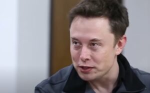 Hija trans de Elon Musk se quitará su apellido: 