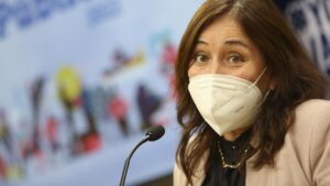 Ministra Yarza reconoció descoordinación con Mineduc por adelanto de las vacaciones