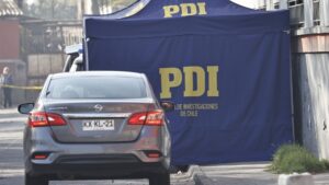 PDI indaga la muerte de un hombre que fue apuñalado en plena calle en Las Condes