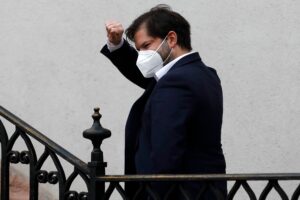 Las dudas del presidente Boric por el cuadro de Bernardo O'Higgins en su despacho en La Moneda