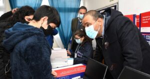 Ministro de Educación inicia proceso de entrega de computadores de Becas TIC 2022