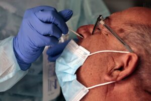 Balance COVID-19: Minsal reportó 10.834 casos nuevos y positividad del 17,28%