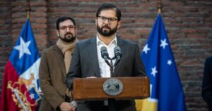 Gabriel Boric traspasa presidencia del Comité Regional de Uso de Borde Costero a los gobernadores