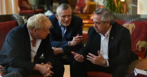 Boris Johnson se reúne con Alberto Fernández y le aclara: 