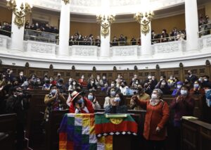 “El pueblo unido avanza sin partidos”: con gritos contra los partidos políticos cierra la Convención Constitucional