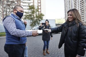 Teresa Marinovic devolvió parte del sueldo que recibió  como convencional: lo hizo en una bencinera de La Florida