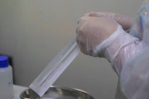 Balance COVID-19: Minsal reportó 11.490 casos nuevos y positividad del 15,53%