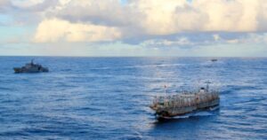 Armada fiscaliza a flota extranjera que se desplaza en Zona Económica Exclusiva