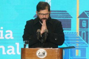 Cadem: desaprobación a Boric sube al 62% y Rechazo en el plebiscito se impone con un 51%