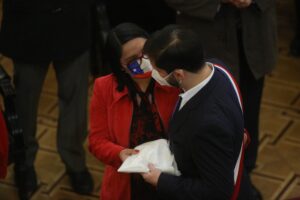 Ruth Hurtado entregó pasajes al presidente Boric para que visite La Araucanía