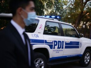 PDI investiga asesinato en cité de Santiago