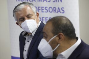 Colegio de Profesores critica extensión de clases en liceos que fueron tomados