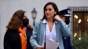 La Moneda se desentiende del avión Conviasa: ministra Siches dice que no hay antecedentes que 