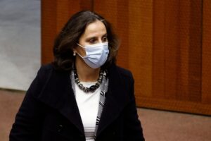 Canciller Urrejola defendió designación de Germán Berger en Barcelona y cuestionó a la prensa