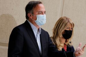 Matías Walker se suma a Ximena Rincón y anuncia que votará Rechazo en el plebiscito de salida