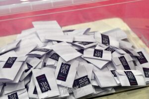 Apruebo Dignidad lanza campaña por el Apruebo en medio del debate por la carta de Lagos