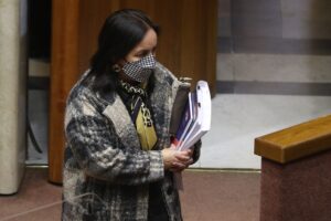 Senadora Aravena apunta a inflación, Covid, dólar y violencia en Macrozona por 