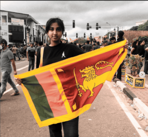 Sri Lanka: manifestantes incendian la residencia del primer ministro y renuncia el presidente