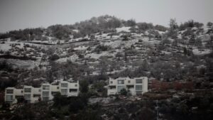 VIDEOS - Reportan la caída de nieve en distintos puntos de la Región Metropolitana