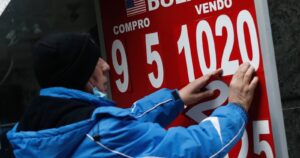 Banco Central anuncia programa de intervención cambiaria por USD 25.000 millones para frenar alza del dólar