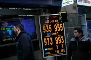 Intervención del Banco Central surte efecto y dólar abre por debajo de los $1.000