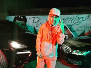 Detienen al cantante urbano Hecnaboy por conducir un vehículo robado