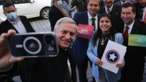 Kast reaparece con críticas a Boric: 