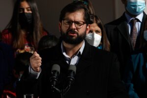 Los argumentos jurídicos que complican la hipótesis de Boric ante un eventual triunfo del Rechazo