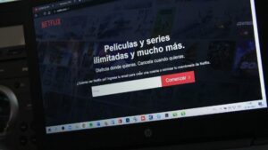 Siguen los cobros: Netflix te obligará a pagar extra si usas tu cuenta fuera de tu casa más de dos semanas