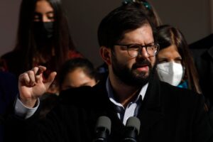 Boric responde a Kast: 