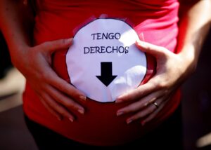 ¿Estás embarazada?: Conoce cuáles son tus derechos laborales