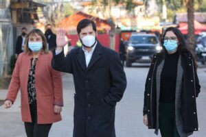 Boric lanza campaña por el plebiscito y cuestiona a los 