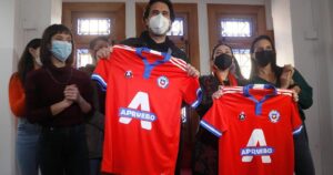 Selección Chilena cuestiona uso de la camiseta de la Roja en la campaña del Apruebo