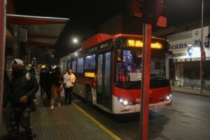 Buses volvieron a circular por el barrio Meiggs tras dos años de calles tomadas por el comercio ilegal
