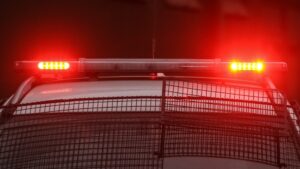 Menores de edad volcaron auto que habían robado y fueron detenidos por Carabineros