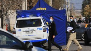 Investigan muerte de joven de 23 años en las afueras de local nocturno en Santiago Centro