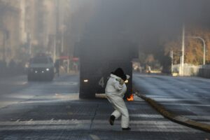 Overoles blancos volvieron al Instituto Nacional tras retorno a clases presenciales
