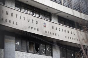 Rector del Instituto Nacional por grupos violentistas: 