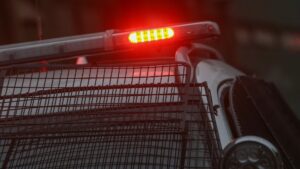 Carabinero (r) frustró encerrona, fue apuñalado por delincuentes y chocó contra poste