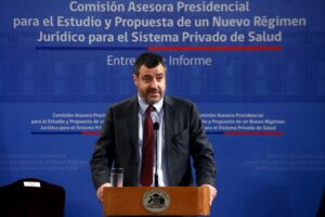 Director de Fonasa apunta a desaparición de isapres del 