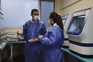 Todos son hombres: Minsal confirma 55 casos de la viruela del mono en Chile