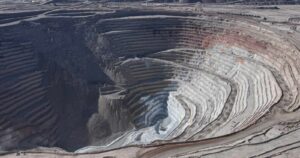 Excedentes de Codelco caen 7,5% y llegan a US$ 2.377 millones en el primer semestre