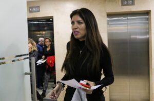 Karen Rojo paga 12 millones de pesos para evitar embargo de sus bienes