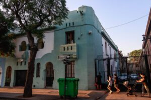 Queman automóvil en las inmediaciones del domicilio del presidente Gabriel Boric