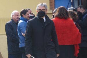 Marcel respondió a críticas por comprar flores a vendedor informal: 