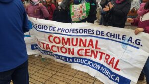 Profesores iniciaron paro indefinido en Estación Central por deudas previsionales